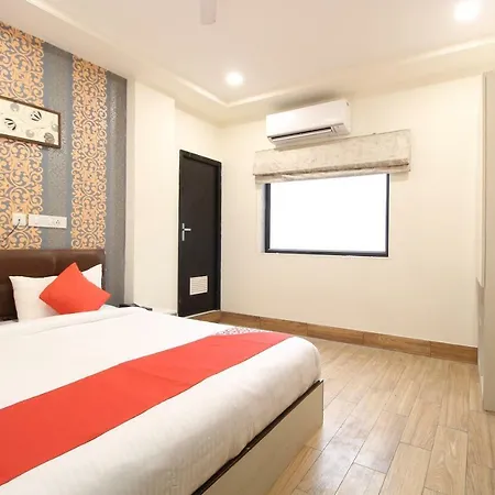 Oyo Flagship 41002 Vijay Palace Sws 3* Amer