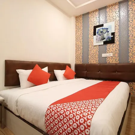 Hotel Oyo Flagship 41002 Vijay Palace Sws 3*