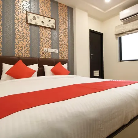 Hotel Oyo Flagship 41002 Vijay Palace Sws 3*