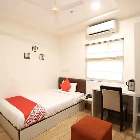 Oyo Flagship 41002 Vijay Palace Sws 3*