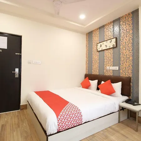 Oyo Flagship 41002 Vijay Palace Sws 3*